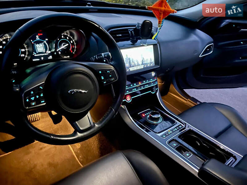 Седан Jaguar XE 2019 в Києві фото 19 Седан Jaguar XE 2019 в Києві