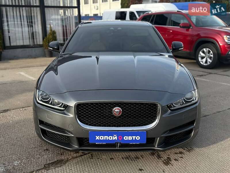 Седан Jaguar XE 2016 в Киеве