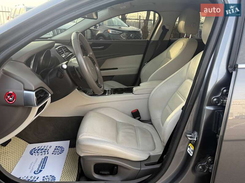 Седан Jaguar XE 2016 в Киеве