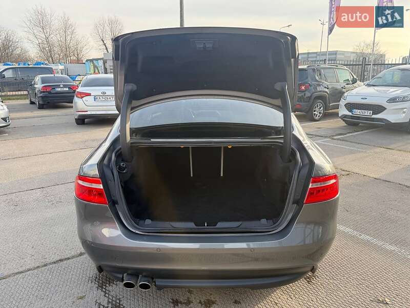 Седан Jaguar XE 2016 в Киеве