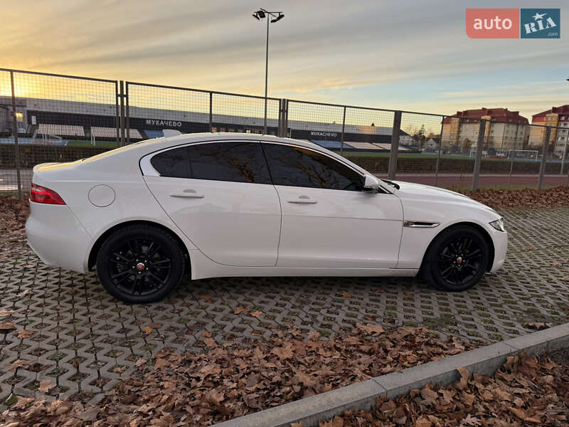 Седан Jaguar XE 2018 в Мукачевому
