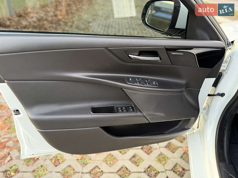 Седан Jaguar XE 2018 в Мукачевому