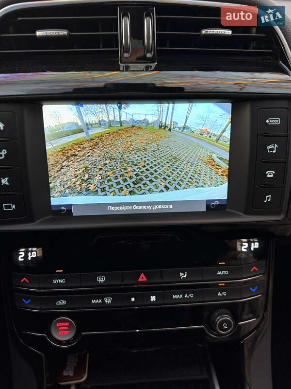 Седан Jaguar XE 2018 в Мукачевому
