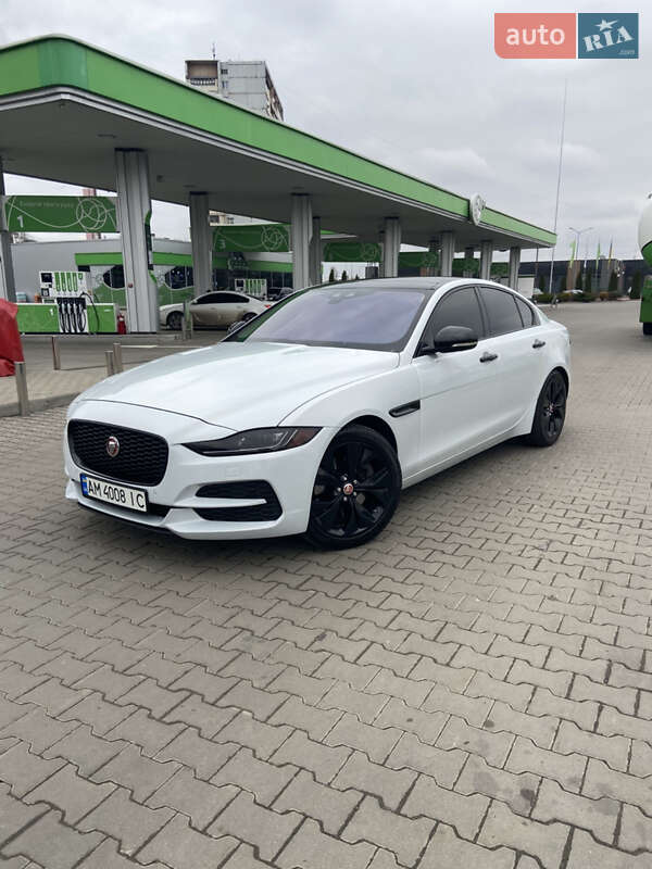 Jaguar XE 2019