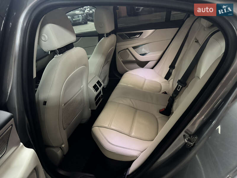 Седан Jaguar XE 2020 в Киеве
