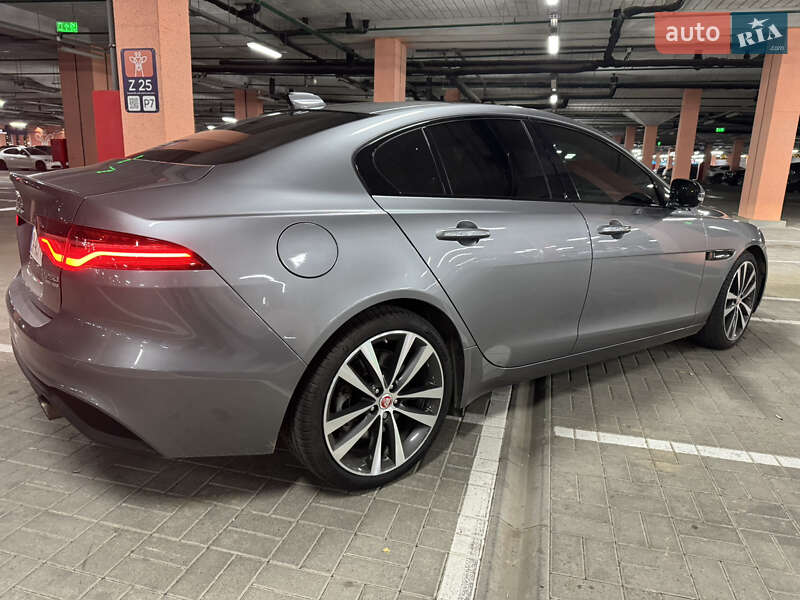 Седан Jaguar XE 2020 в Киеве