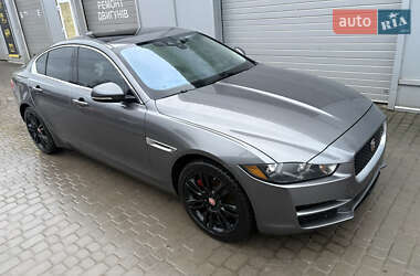 Седан Jaguar XE 2017 в Львове