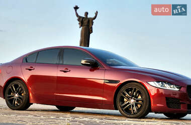 Седан Jaguar XE 2015 в Черкасах