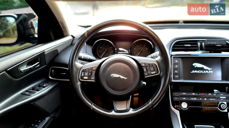 Седан Jaguar XE 2015 в Черкассах