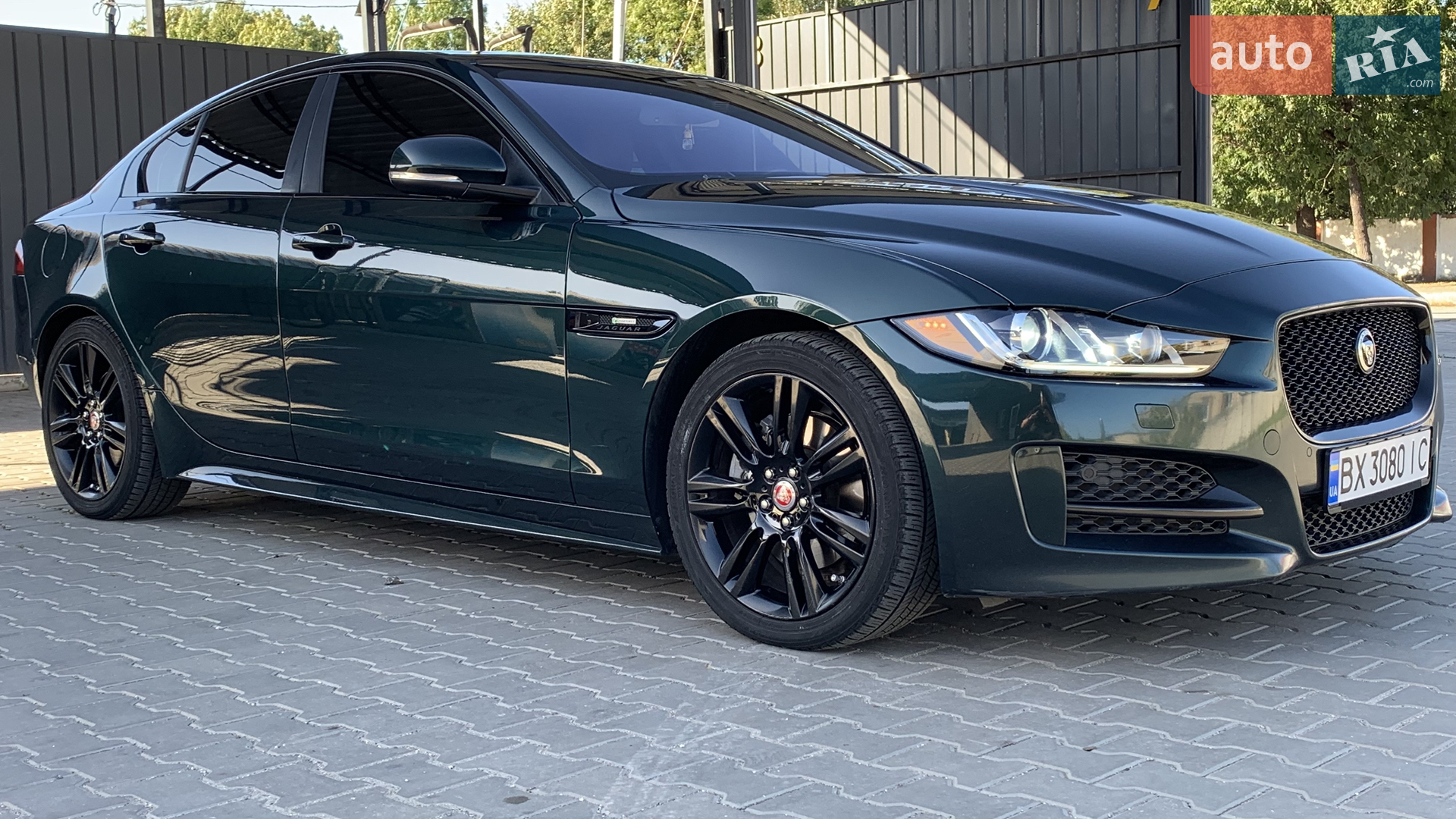 2016 Jaguar XE - мініатюра 4