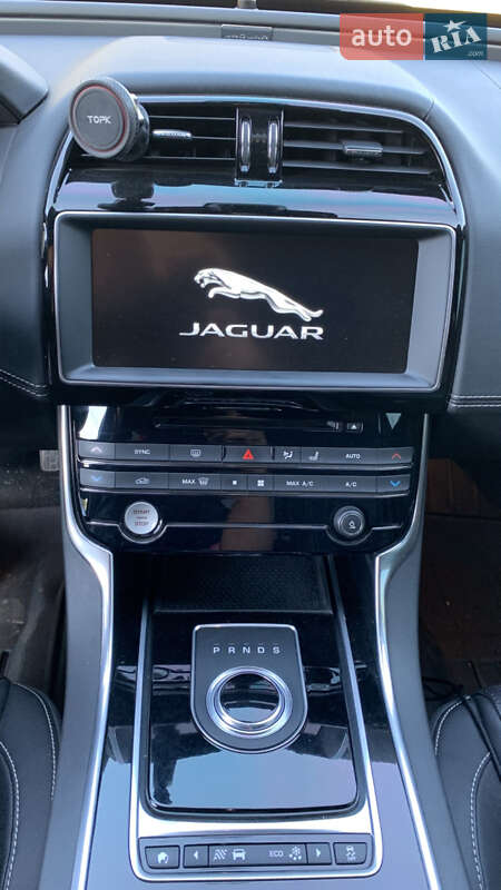 Седан Jaguar XE 2016 в Хмельницком