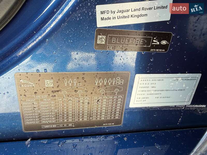 Седан Jaguar XE 2015 в Львове