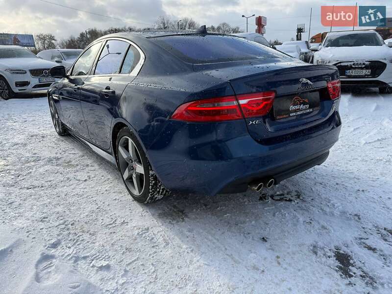 Седан Jaguar XE 2015 в Львове