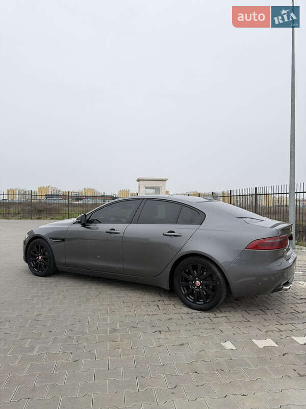 Седан Jaguar XE 2015 в Одесі