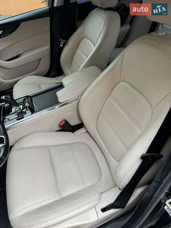 Седан Jaguar XE 2020 в Одессе