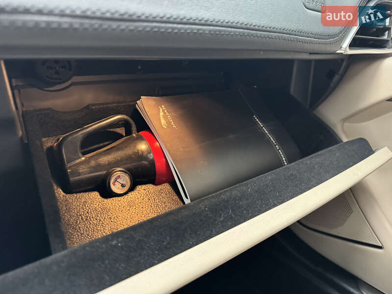 Седан Jaguar XE 2020 в Одессе