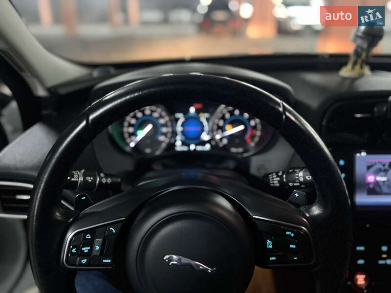 Седан Jaguar XE 2016 в Киеве фото 12 Седан Jaguar XE 2016 в Киеве