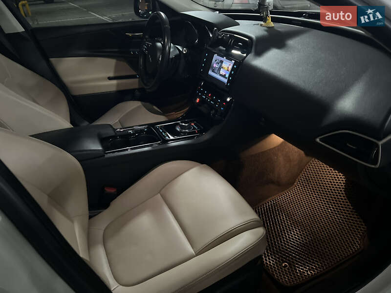Седан Jaguar XE 2016 в Киеве фото 18 Седан Jaguar XE 2016 в Киеве