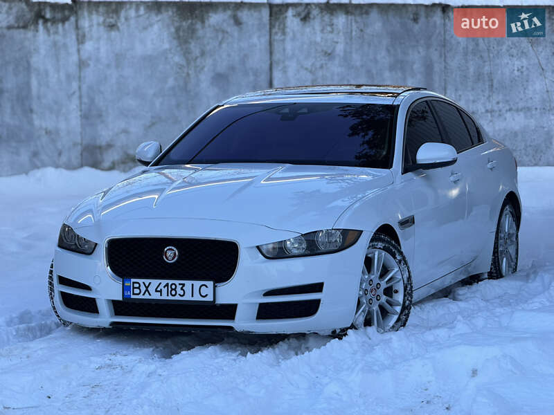 Седан Jaguar XE 2016 в Ивано-Франковске