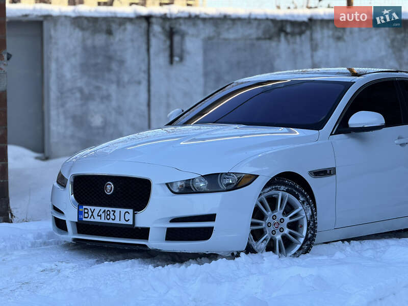 Седан Jaguar XE 2016 в Ивано-Франковске