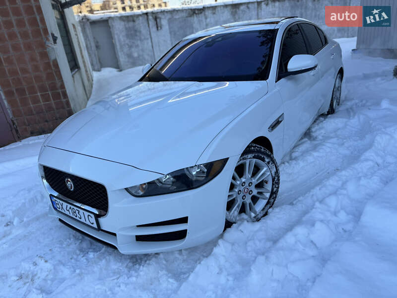 Седан Jaguar XE 2016 в Ивано-Франковске