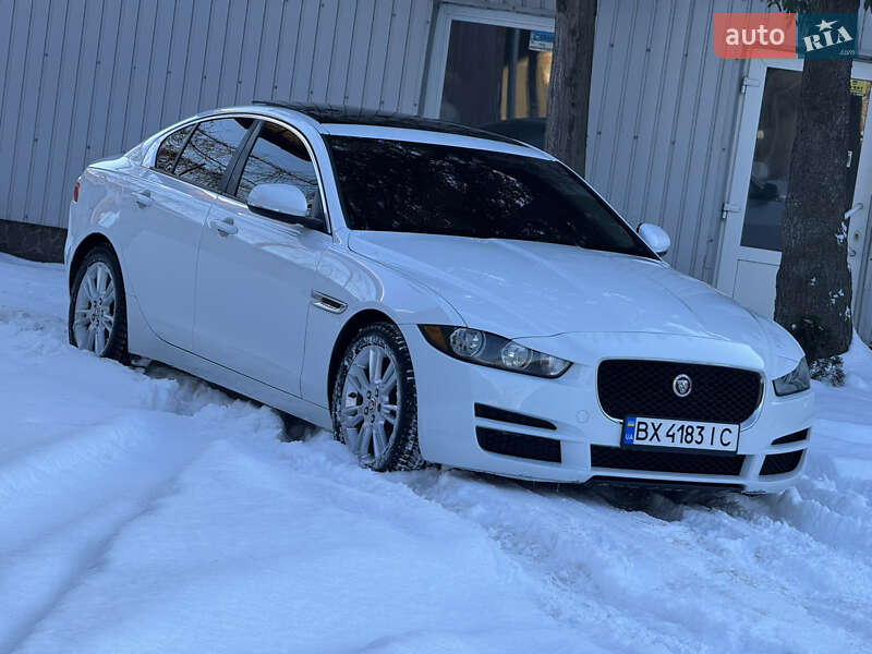 Седан Jaguar XE 2016 в Ивано-Франковске