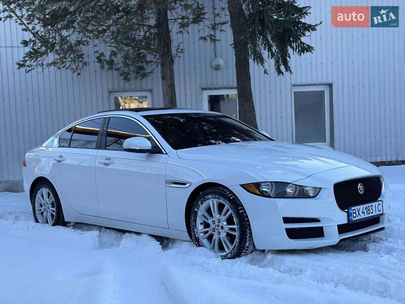 Седан Jaguar XE 2016 в Ивано-Франковске