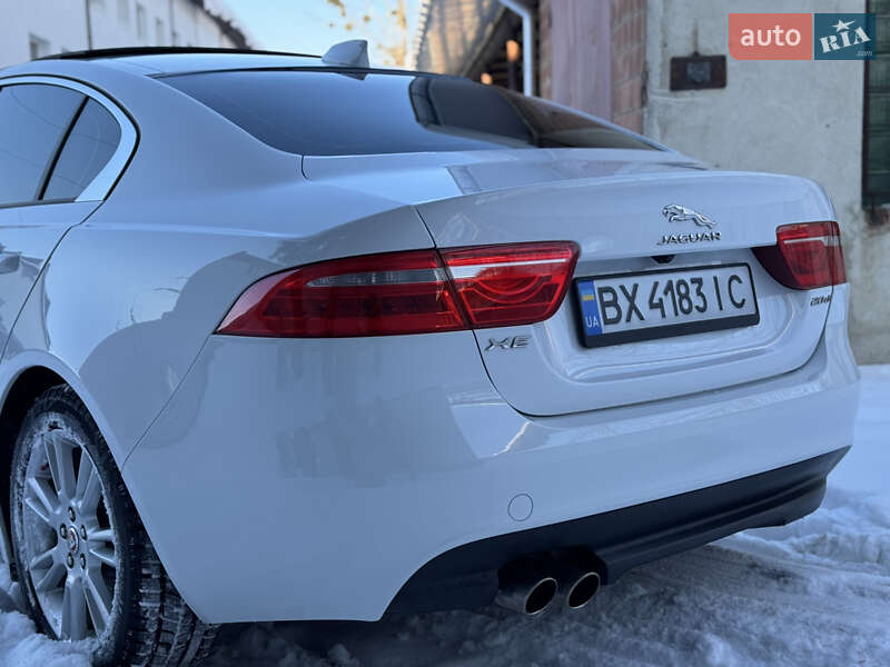 Седан Jaguar XE 2016 в Ивано-Франковске