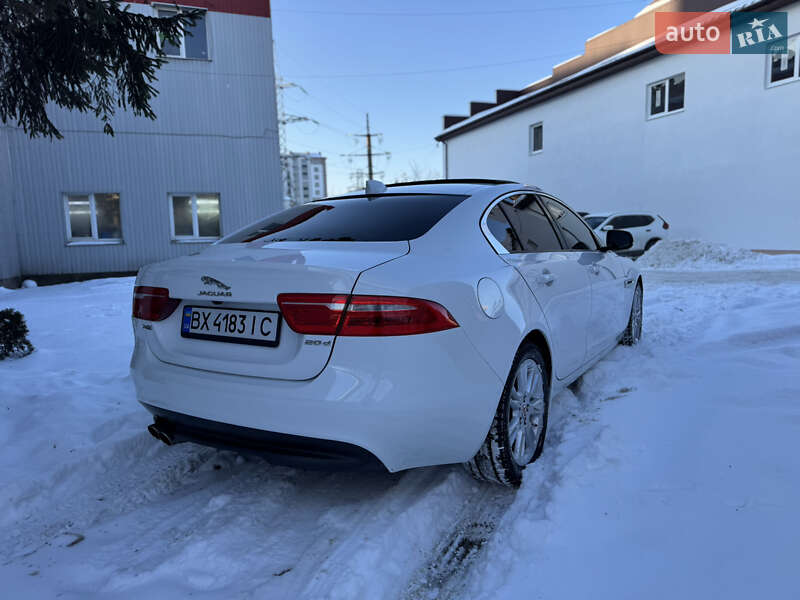 Седан Jaguar XE 2016 в Ивано-Франковске