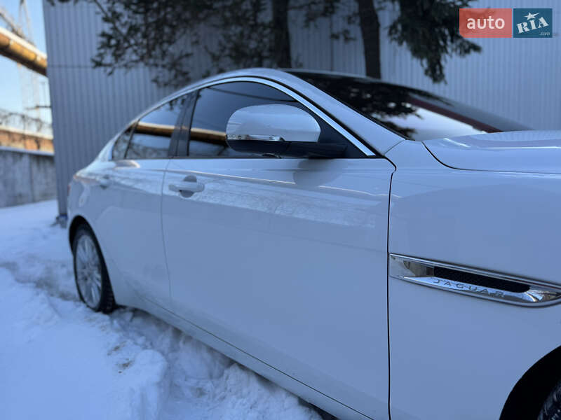 Седан Jaguar XE 2016 в Ивано-Франковске