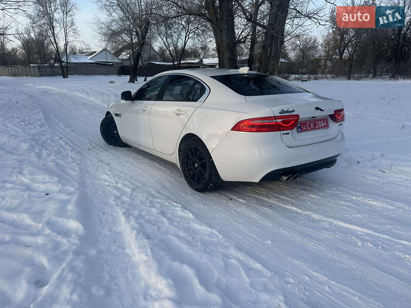 Седан Jaguar XE 2016 в Днепре