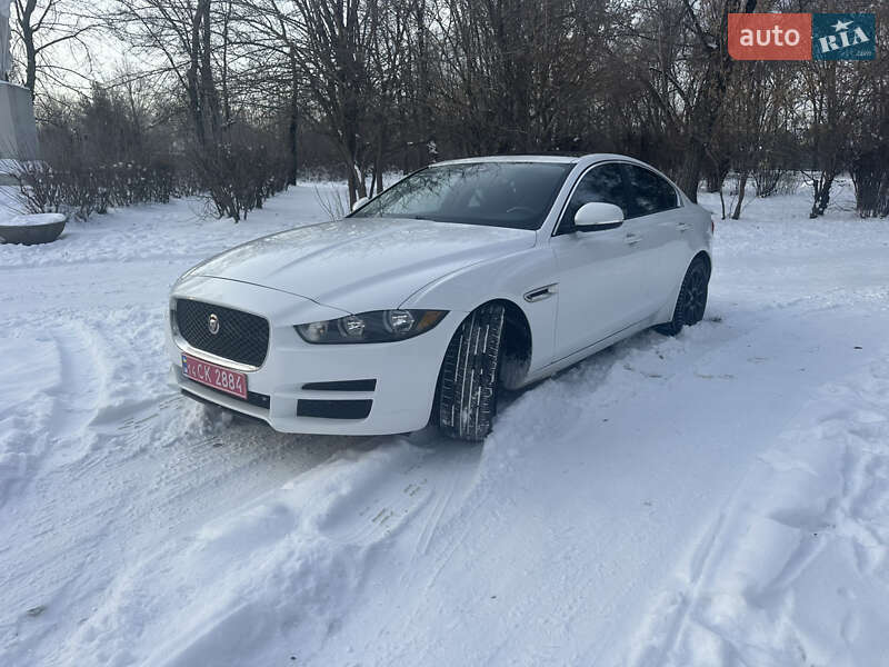 Седан Jaguar XE 2016 в Днепре