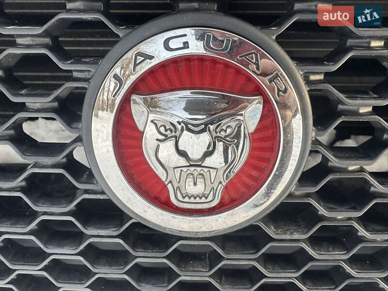 Седан Jaguar XE 2016 в Днепре