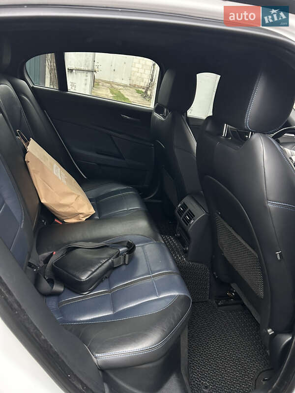 Седан Jaguar XE 2017 в Чернигове фото 17 Седан Jaguar XE 2017 в Чернигове