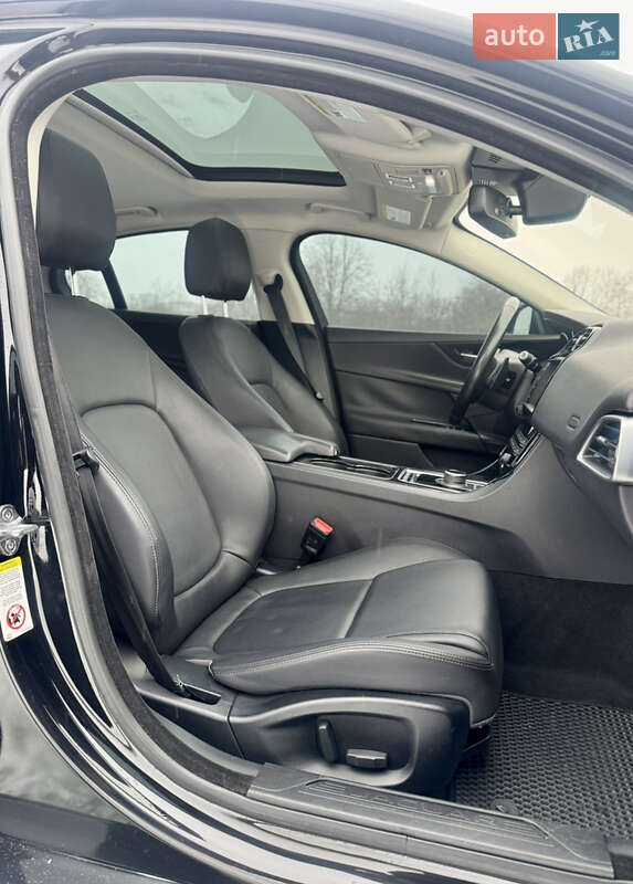 Седан Jaguar XE 2016 в Новояворовске фото 40 Седан Jaguar XE 2016 в Новояворовске