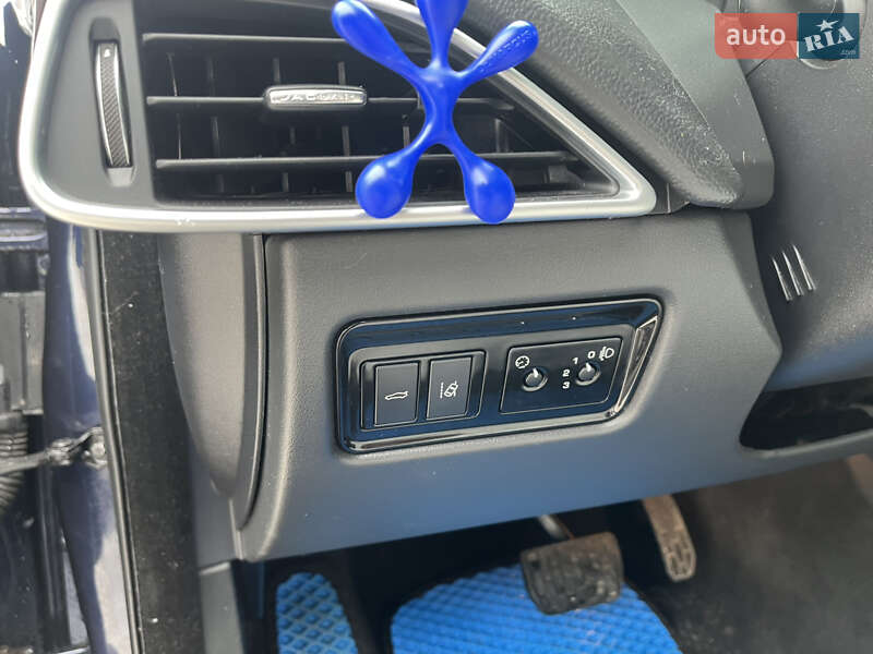 Седан Jaguar XE 2016 в Ивано-Франковске фото 45 Седан Jaguar XE 2016 в Ивано-Франковске