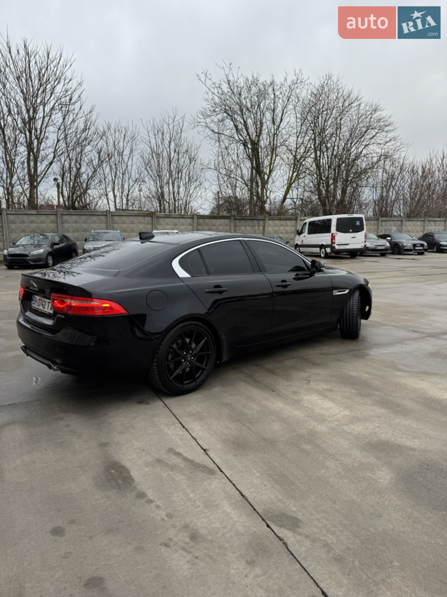 2017 Jaguar XE - мініатюра 4