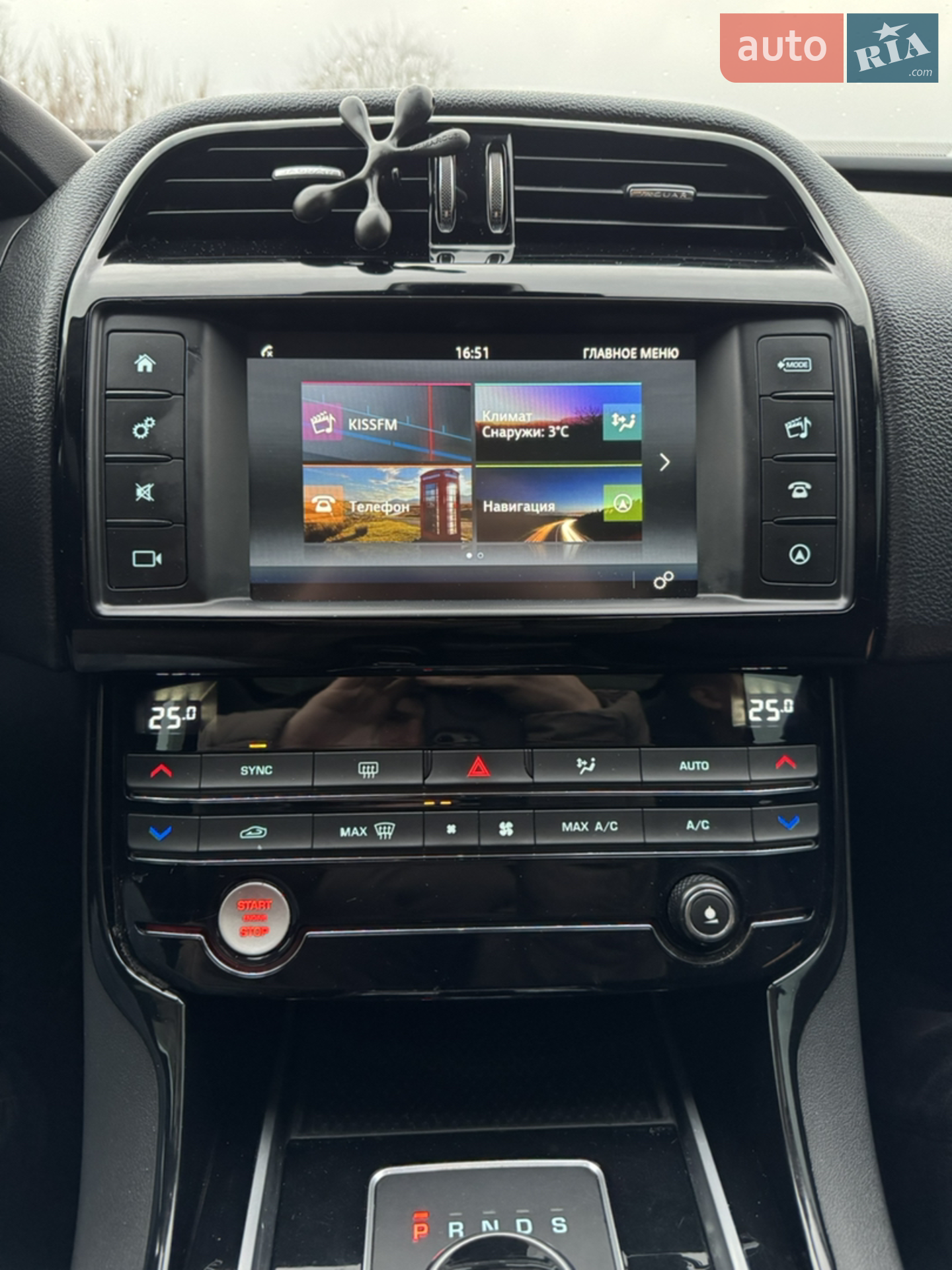 2017 Jaguar XE - мініатюра 27