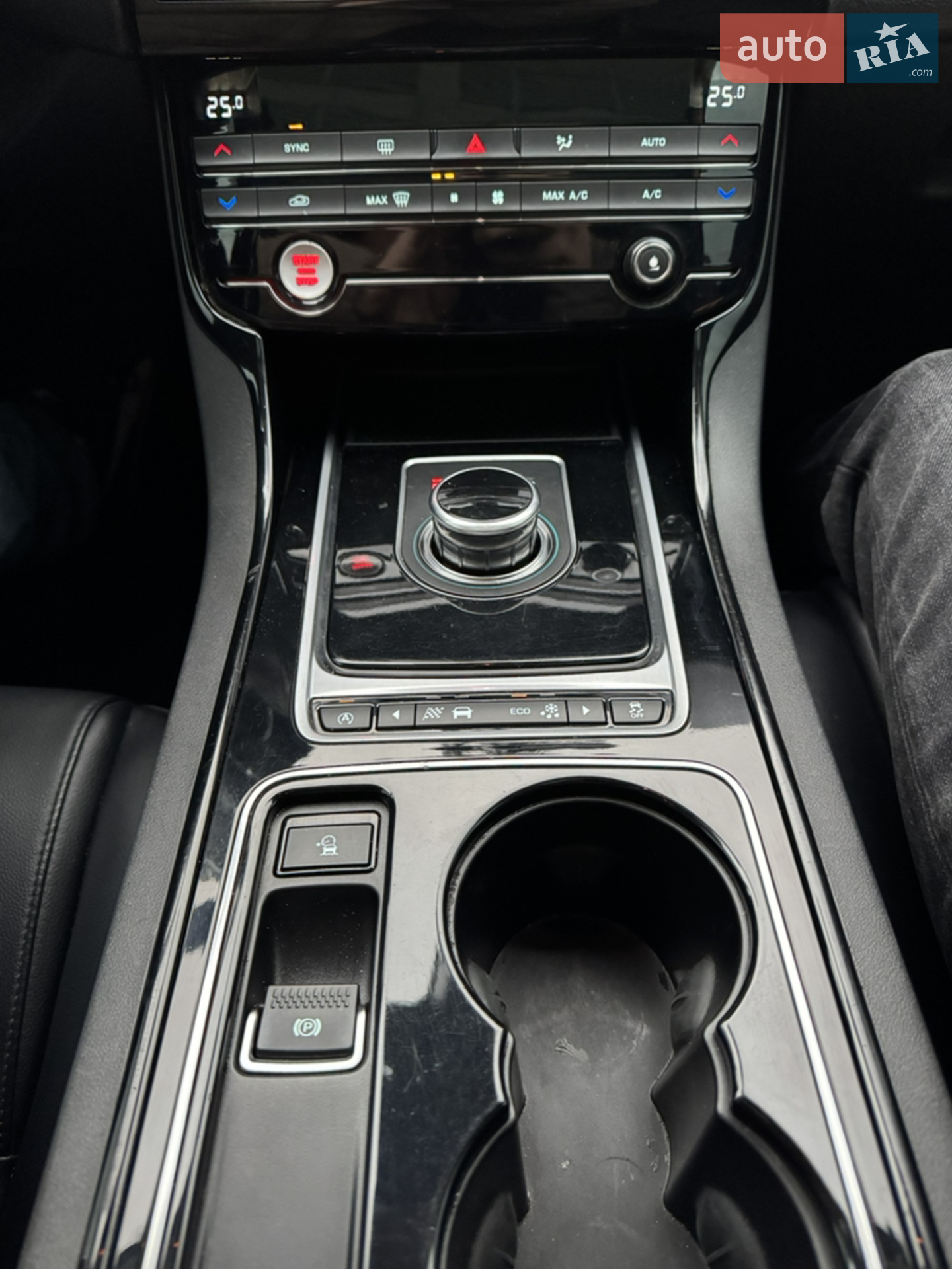 2017 Jaguar XE - мініатюра 29