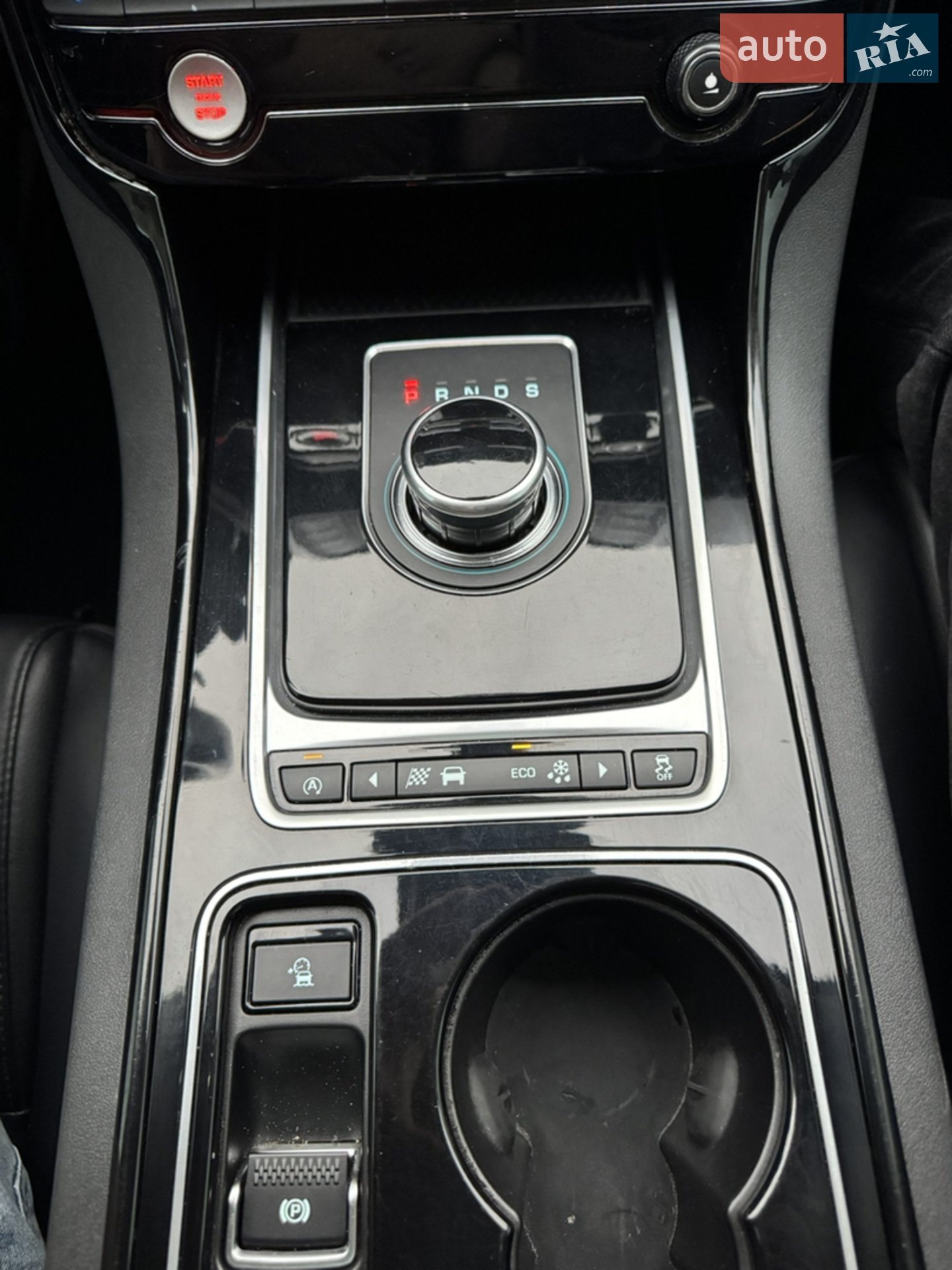 2017 Jaguar XE - мініатюра 30