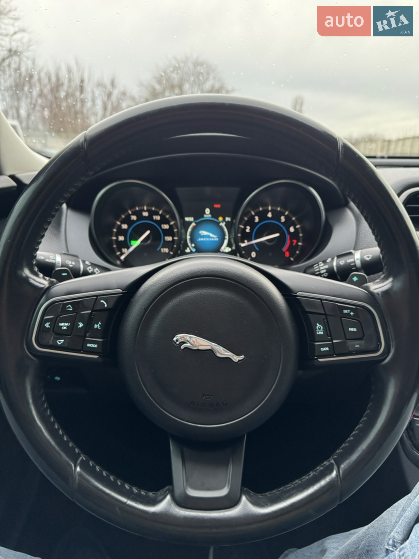 2017 Jaguar XE - мініатюра 31