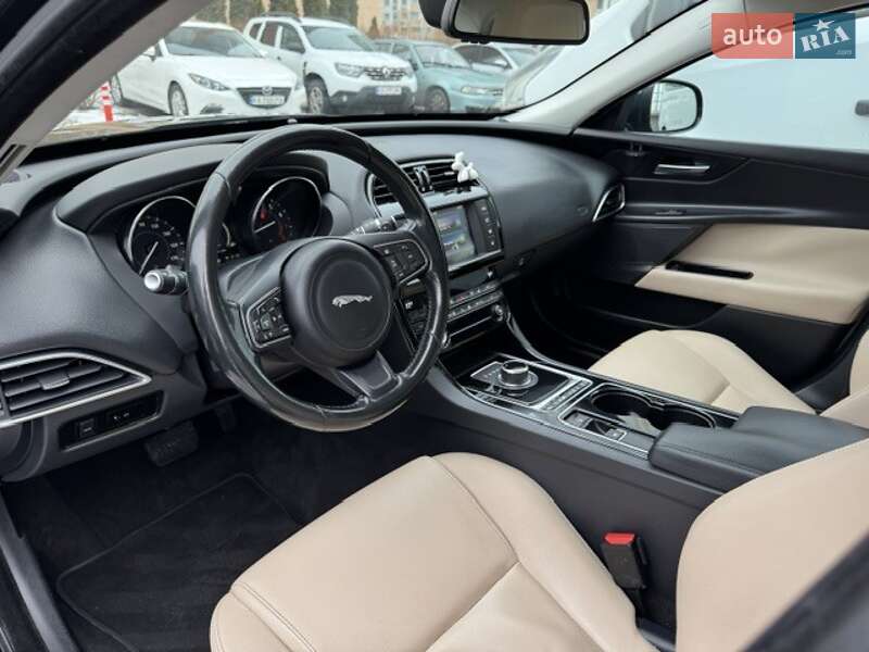 Седан Jaguar XE 2016 в Києві