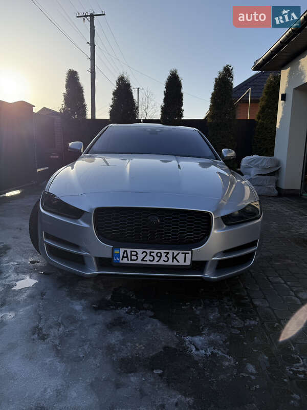 Седан Jaguar XE 2016 в Виннице