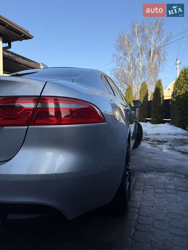 Седан Jaguar XE 2016 в Виннице