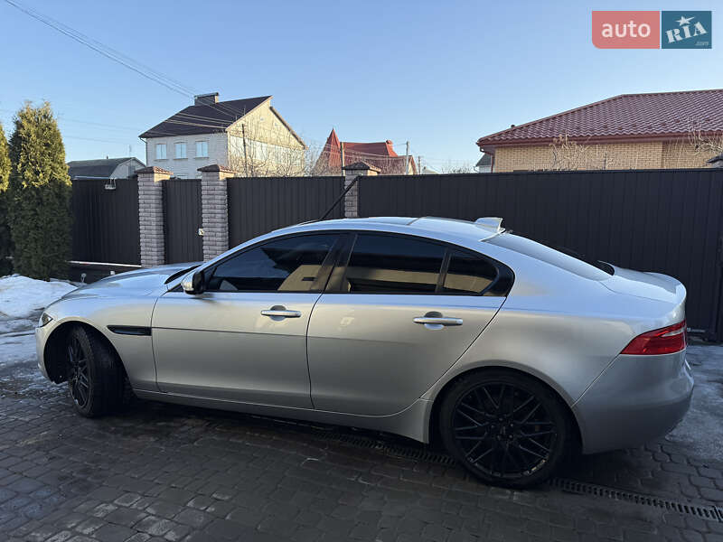 Седан Jaguar XE 2016 в Виннице