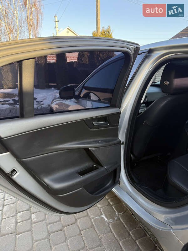 Седан Jaguar XE 2016 в Виннице