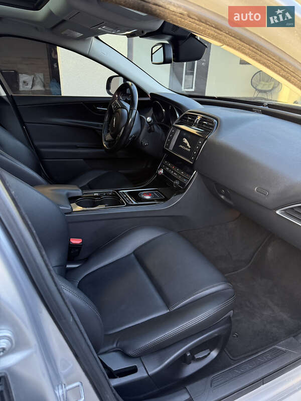 Седан Jaguar XE 2016 в Виннице