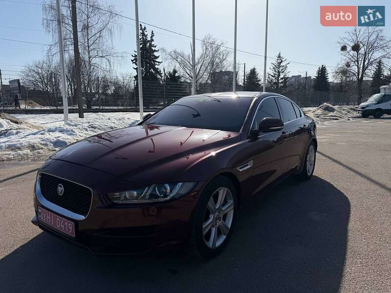 Седан Jaguar XE 2017 в Житомирі