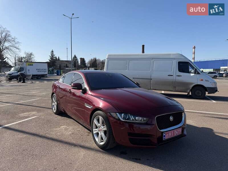 Седан Jaguar XE 2017 в Житомирі