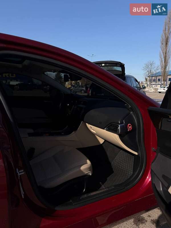 Седан Jaguar XE 2017 в Житомирі